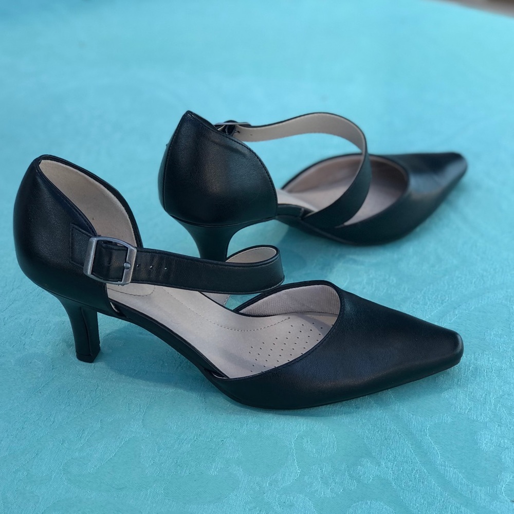 Black dress shoes